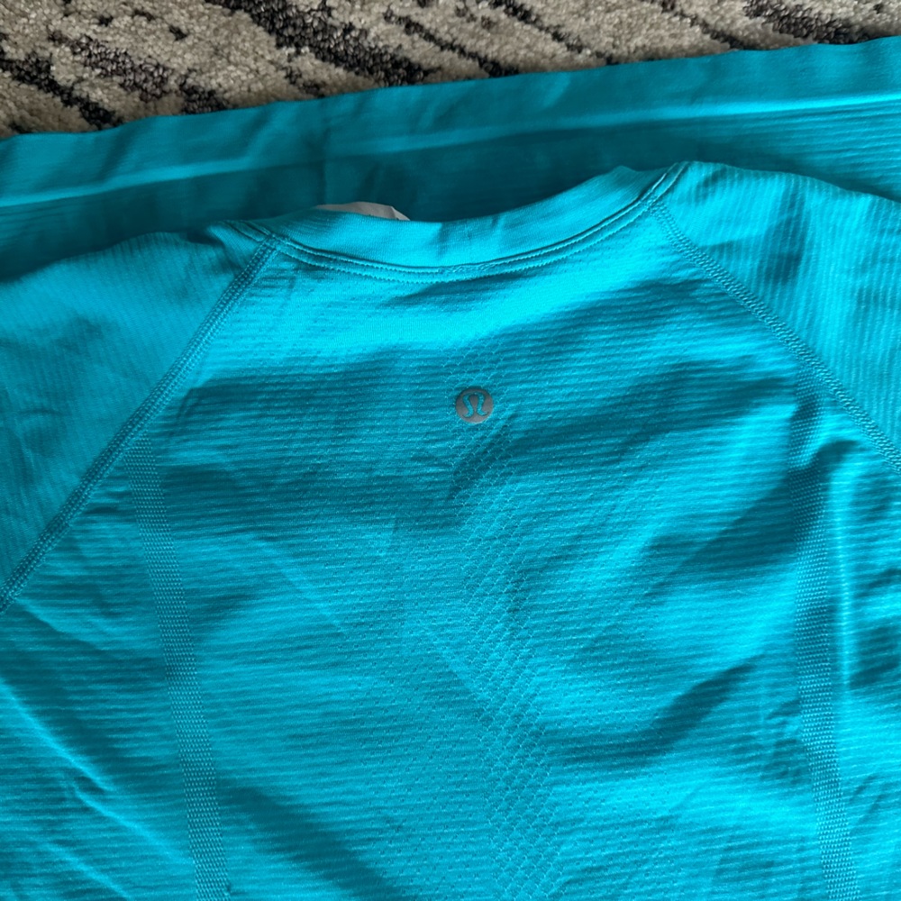 Lululemon short sleeve top